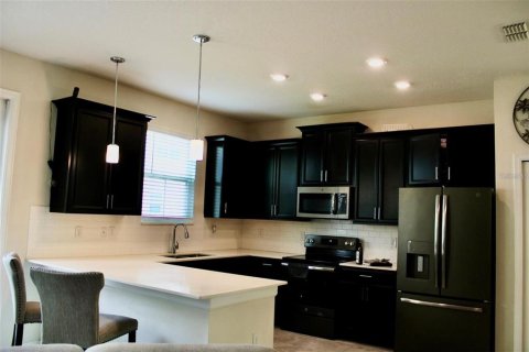 House in Kissimmee, Florida 3 bedrooms, 187.29 sq.m. № 2410675 - photo 12