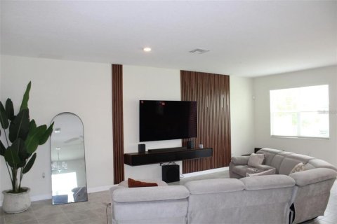 House in Kissimmee, Florida 3 bedrooms, 187.29 sq.m. № 2410675 - photo 7