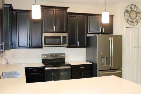 House in Kissimmee, Florida 3 bedrooms, 187.29 sq.m. № 2410675 - photo 10