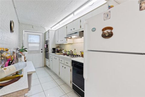 Condominio en venta en Miami Gardens, Florida, 1 dormitorio, 69.86 m2 № 2171052 - foto 6