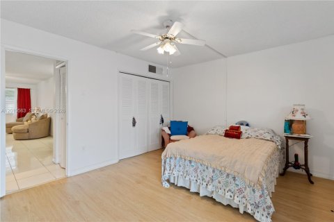 Condominio en venta en Miami Gardens, Florida, 1 dormitorio, 69.86 m2 № 2171052 - foto 10