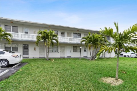 Condominio en venta en Miami Gardens, Florida, 1 dormitorio, 69.86 m2 № 2171052 - foto 2
