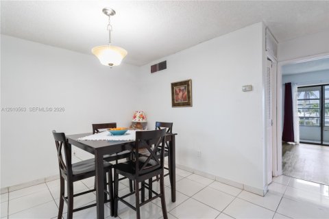 Condominio en venta en Miami Gardens, Florida, 1 dormitorio, 69.86 m2 № 2171052 - foto 4