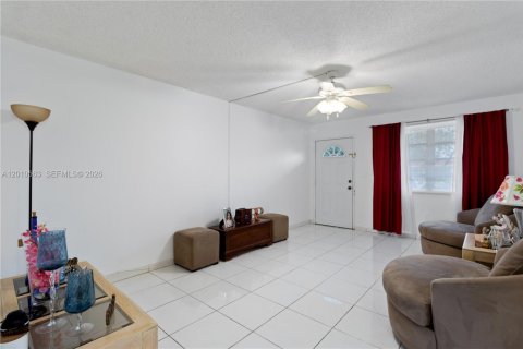 Condominio en venta en Miami Gardens, Florida, 1 dormitorio, 69.86 m2 № 2171052 - foto 12