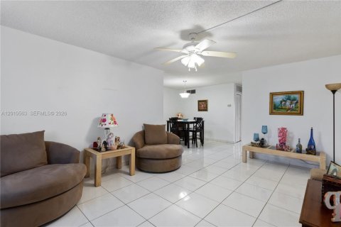 Condominio en Miami Gardens, Florida, 1 dormitorio № 2171052