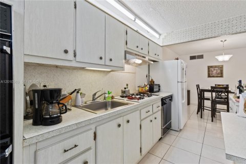 Condominio en venta en Miami Gardens, Florida, 1 dormitorio, 69.86 m2 № 2171052 - foto 7
