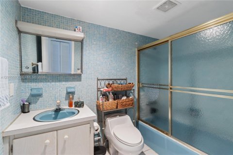 Condominio en venta en Miami Gardens, Florida, 1 dormitorio, 69.86 m2 № 2171052 - foto 8