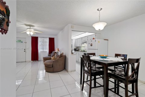 Condominio en venta en Miami Gardens, Florida, 1 dormitorio, 69.86 m2 № 2171052 - foto 5