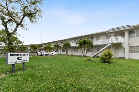 Condominio en venta en Miami Gardens, Florida, 1 dormitorio, 69.86 m2 № 2171052 - foto 15