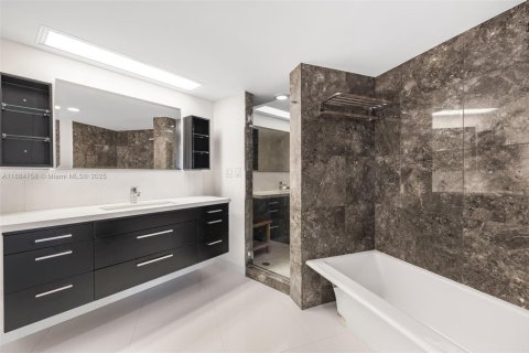 Купить кондоминиум в Майами-Бич, Флорида 2 спальни, 196.49м2, № 1942599 - фото 21