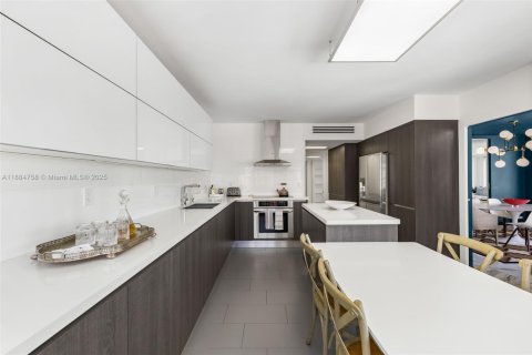 Купить кондоминиум в Майами-Бич, Флорида 2 спальни, 196.49м2, № 1942599 - фото 13