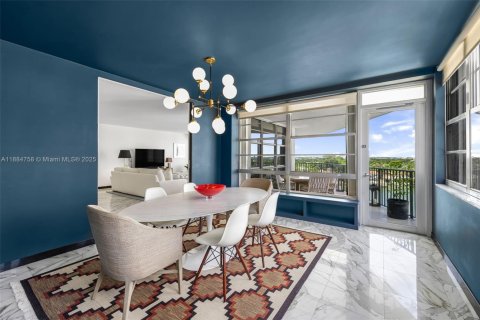 Купить кондоминиум в Майами-Бич, Флорида 2 спальни, 196.49м2, № 1942599 - фото 10