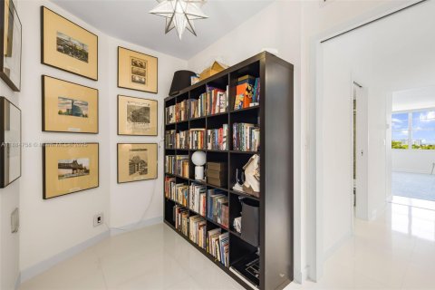 Купить кондоминиум в Майами-Бич, Флорида 2 спальни, 196.49м2, № 1942599 - фото 23