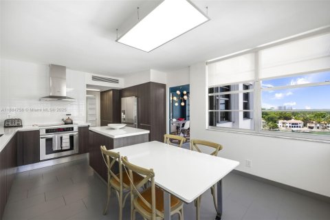 Купить кондоминиум в Майами-Бич, Флорида 2 спальни, 196.49м2, № 1942599 - фото 12