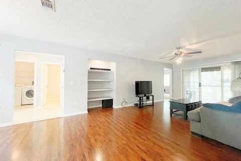 Condo in Longwood, Florida, 2 bedrooms  № 2218926 - photo 8