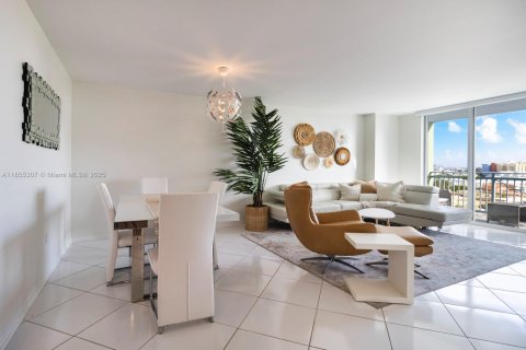 Condominio en venta en Miami Beach, Florida, 1 dormitorio, 68.75 m2 № 1877839 - foto 3