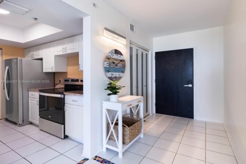 Condominio en venta en Miami Beach, Florida, 1 dormitorio, 68.75 m2 № 1877839 - foto 13