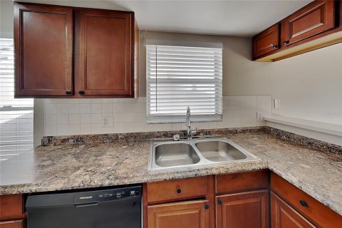 Villa ou maison à louer à Valrico, Floride: 3 chambres, 115.57 m2 № 2418629 - photo 6