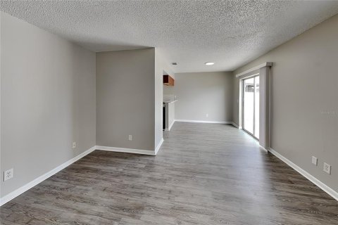 Villa ou maison à louer à Valrico, Floride: 3 chambres, 115.57 m2 № 2418629 - photo 2