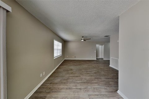 Villa ou maison à louer à Valrico, Floride: 3 chambres, 115.57 m2 № 2418629 - photo 4