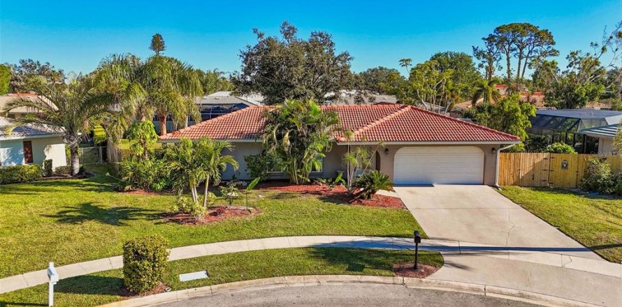 House in Sarasota, Florida 4 bedrooms, 196.02 sq.m. № 1559095