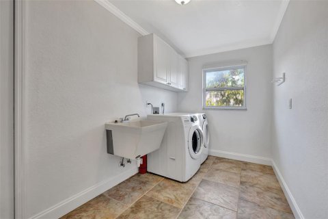 House in Sarasota, Florida 4 bedrooms, 196.02 sq.m. № 1559095 - photo 25