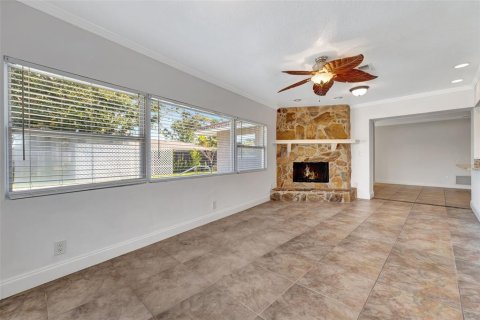 House in Sarasota, Florida 4 bedrooms, 196.02 sq.m. № 1559095 - photo 14