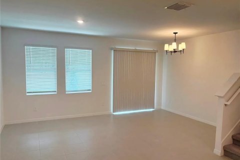 Touwnhouse à louer à Zephyrhills, Floride: 3 chambres, 163.51 m2 № 2399449 - photo 3