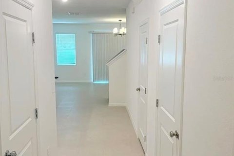 Touwnhouse à louer à Zephyrhills, Floride: 3 chambres, 163.51 m2 № 2399449 - photo 2