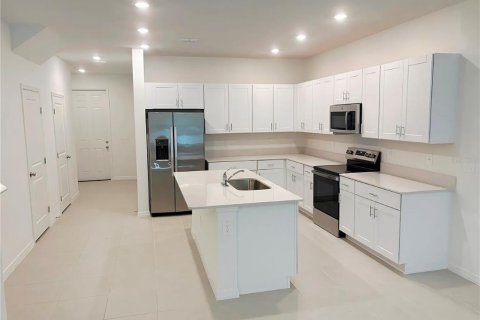 Touwnhouse à louer à Zephyrhills, Floride: 3 chambres, 163.51 m2 № 2399449 - photo 4