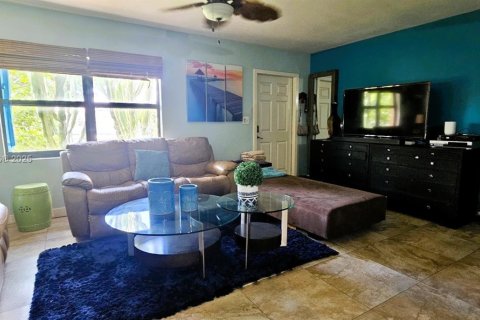 Villa ou maison à vendre à Miami, Floride: 3 chambres, 139.91 m2 № 2059874 - photo 8