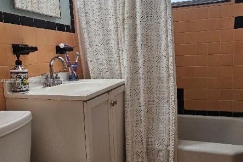 Villa ou maison à vendre à Miami, Floride: 3 chambres, 139.91 m2 № 2059874 - photo 13