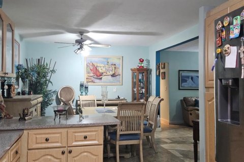 Villa ou maison à vendre à Miami, Floride: 3 chambres, 139.91 m2 № 2059874 - photo 12