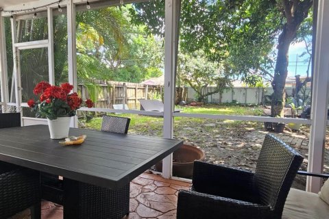 Villa ou maison à vendre à Miami, Floride: 3 chambres, 139.91 m2 № 2059874 - photo 5