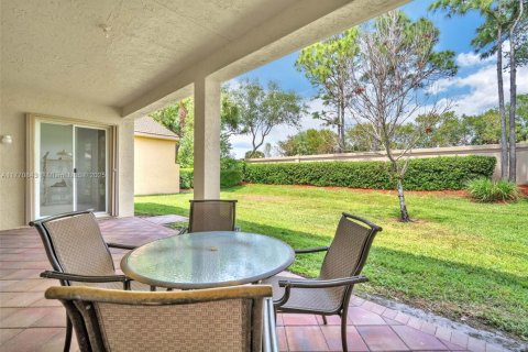 House in Boynton Beach, Florida 3 bedrooms, 150.04 sq.m. № 1607506 - photo 15
