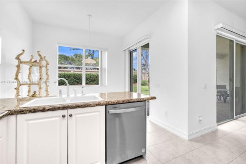 House in Boynton Beach, Florida 3 bedrooms, 150.04 sq.m. № 1607506 - photo 13