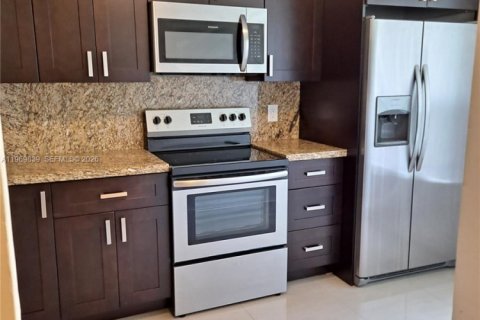 Condominio en Miramar, Florida, 2 dormitorios  № 2030583