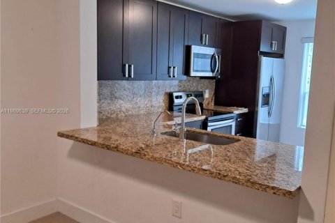 Condominio en alquiler en Miramar, Florida, 2 dormitorios, 100.71 m2 № 2030583 - foto 2