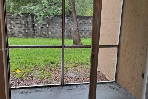 Condominio en alquiler en Miramar, Florida, 2 dormitorios, 100.71 m2 № 2030583 - foto 14