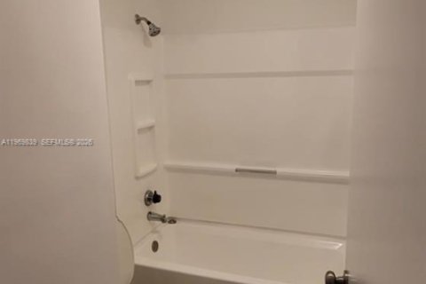 Condominio en alquiler en Miramar, Florida, 2 dormitorios, 100.71 m2 № 2030583 - foto 9