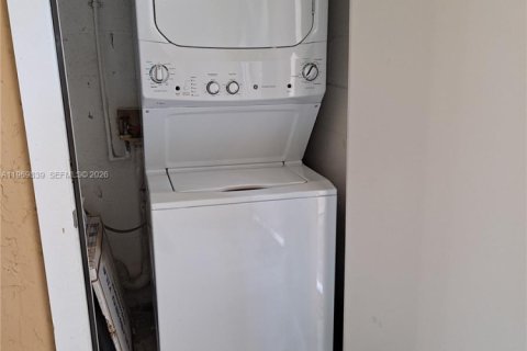 Condominio en alquiler en Miramar, Florida, 2 dormitorios, 100.71 m2 № 2030583 - foto 13