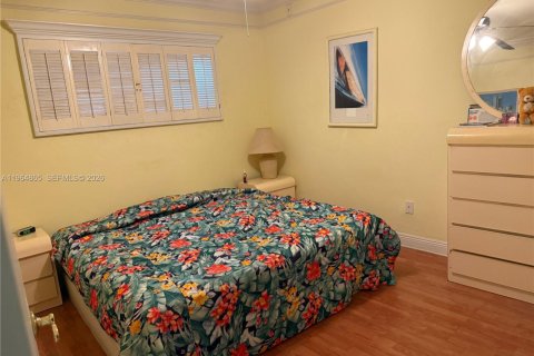 Condo in Hallandale Beach, Florida, 1 bedroom  № 2081156 - photo 10