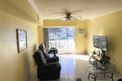 Condo in Hallandale Beach, Florida, 1 bedroom  № 2081156 - photo 7