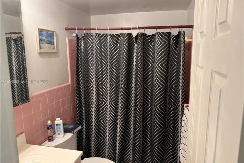 Condo in Hallandale Beach, Florida, 1 bedroom  № 2081156 - photo 11