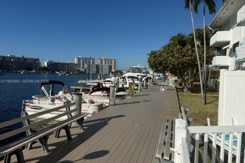 Condo in Hallandale Beach, Florida, 1 bedroom  № 2081156 - photo 23