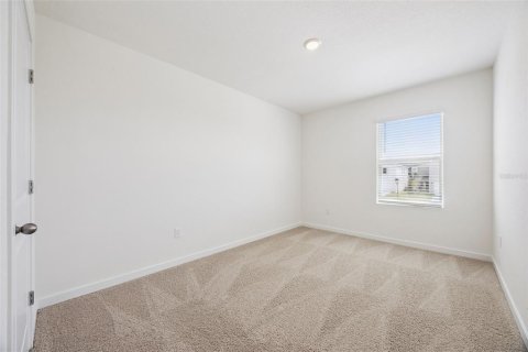 House in Apopka, Florida 4 bedrooms, 214.42 sq.m. № 2394003 - photo 15