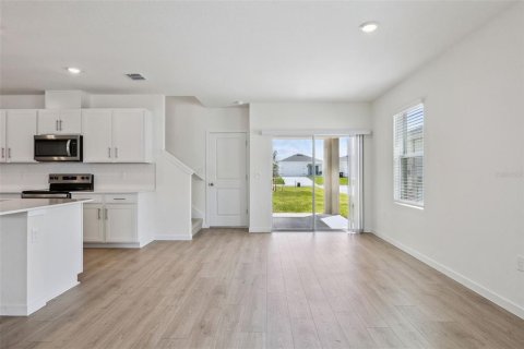 House in Apopka, Florida 4 bedrooms, 214.42 sq.m. № 2394003 - photo 6