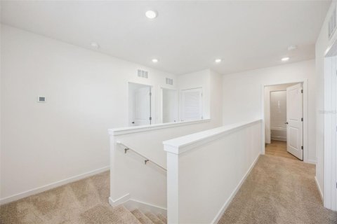 House in Apopka, Florida 4 bedrooms, 214.42 sq.m. № 2394003 - photo 12