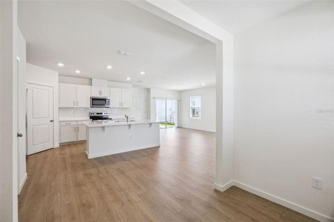 House in Apopka, Florida 4 bedrooms, 214.42 sq.m. № 2394003 - photo 7