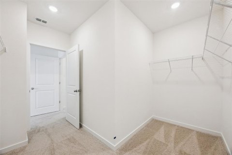 House in Apopka, Florida 4 bedrooms, 214.42 sq.m. № 2394003 - photo 23